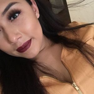 Meet your Posher, Elia